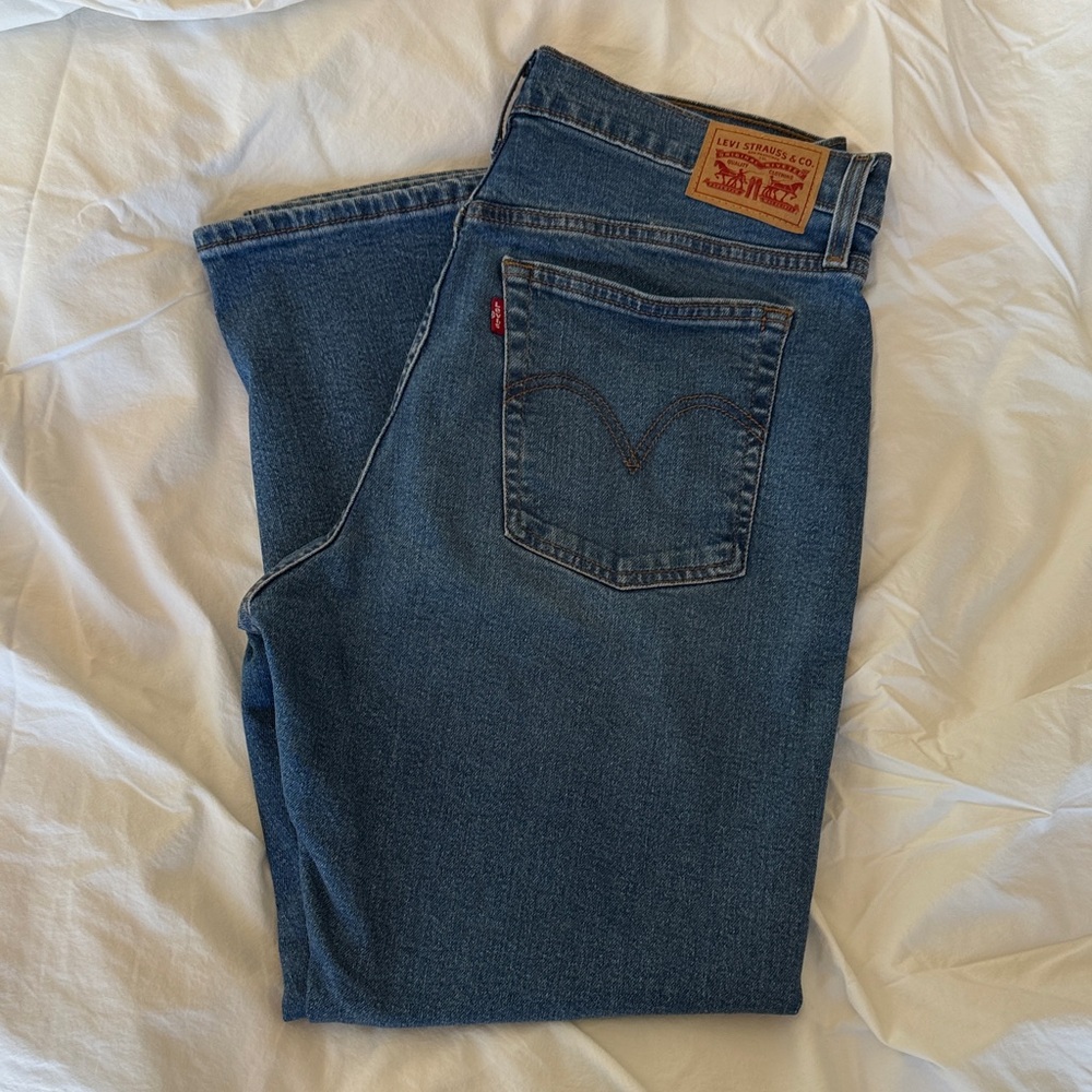 Levi's Women’s Wedgie straight Dark Blue Straight Leg Jeans, 30 in inseam